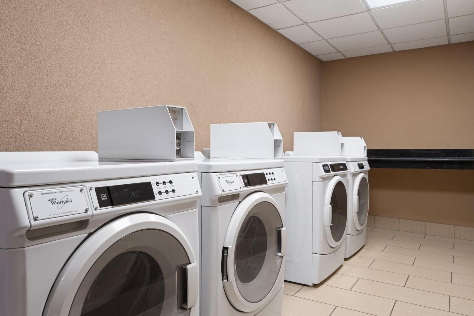 Holiday Inn Express & Suites Midwest City By Ihg Luaran gambar