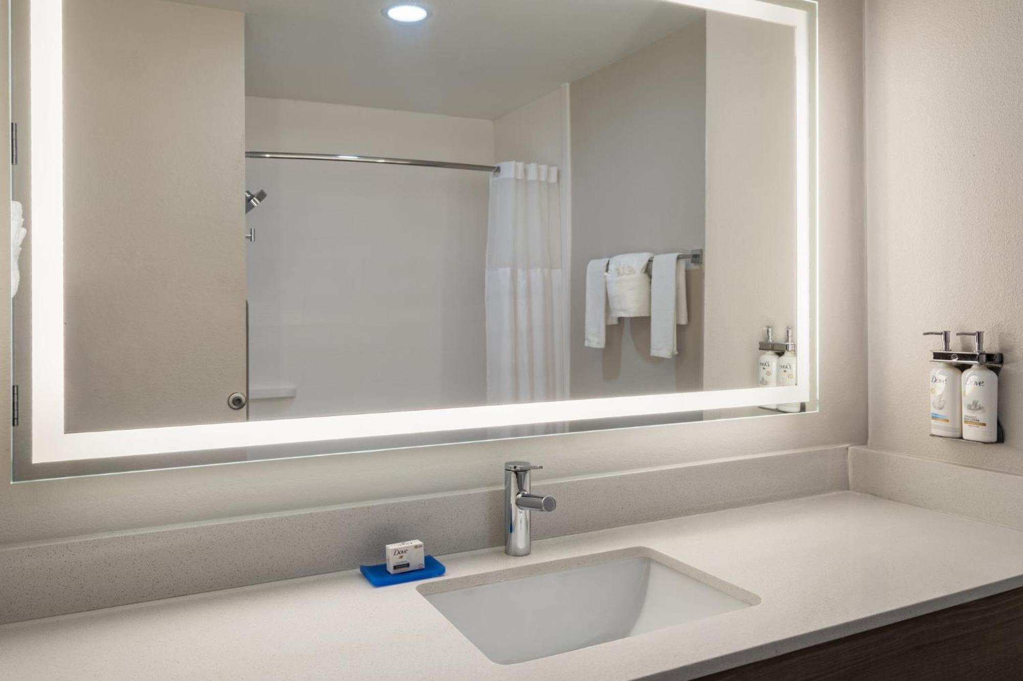 Holiday Inn Express & Suites Midwest City By Ihg Luaran gambar
